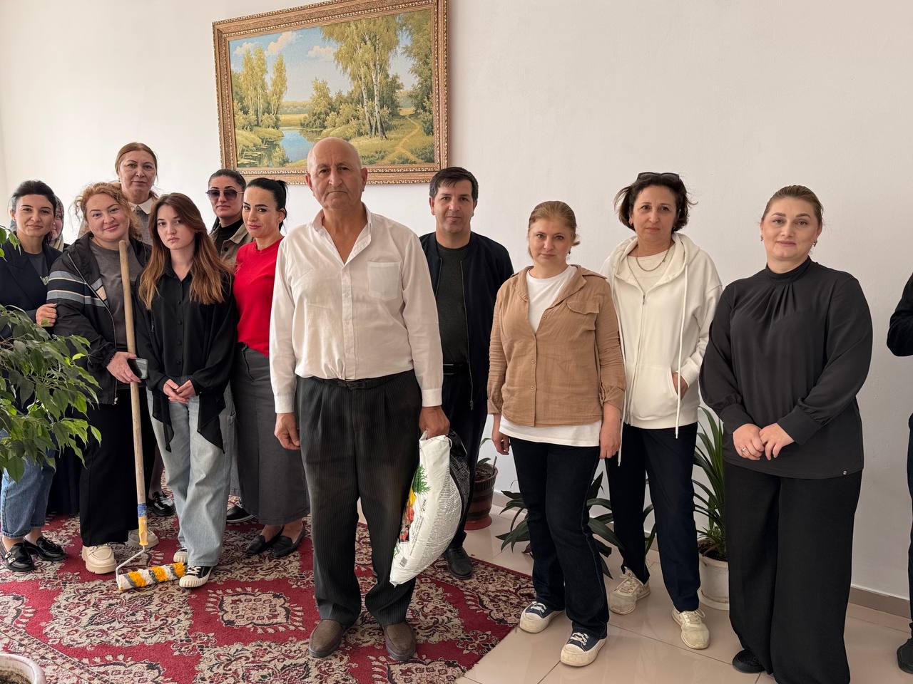 Субботник в УСЗН г. Каспийска: Сделали город зеленее!